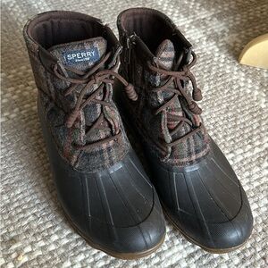 Sperry winter boots women’s size 8.5. Great condition